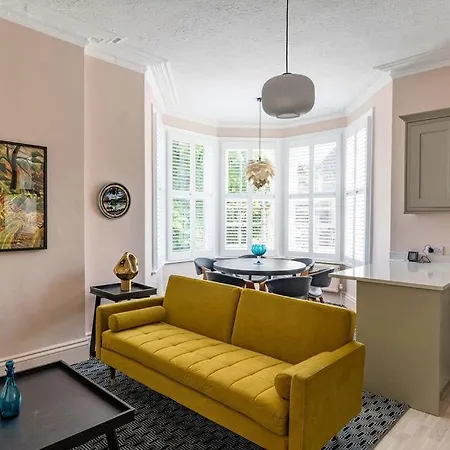 Mortimer Road Apartment *
